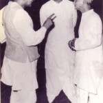 Babuji (left) with India's second Prime Minister Lal Bahadur Shashtri (right) and Balwant Rai Tayal