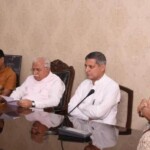 The editor Dr. S. Jain explaining the main features of Babuji's biography at its release function